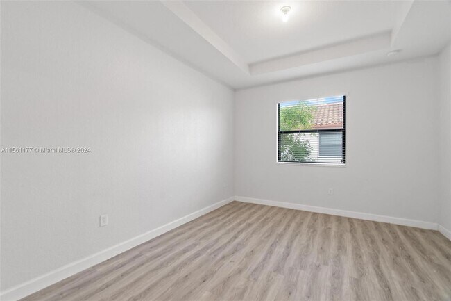 Building Photo - 177 SE 33rd Pl