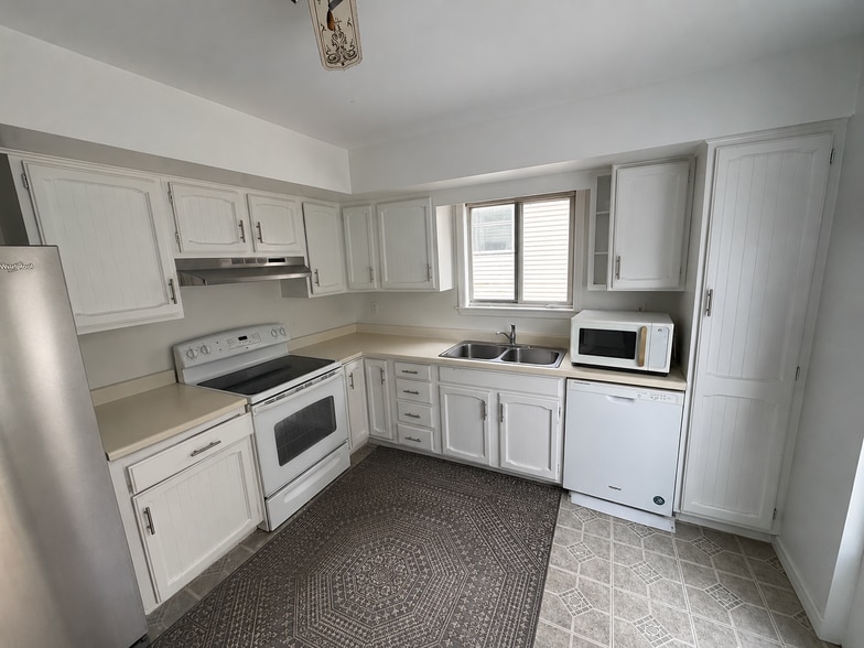 Building Photo - 39B Belmont Cir