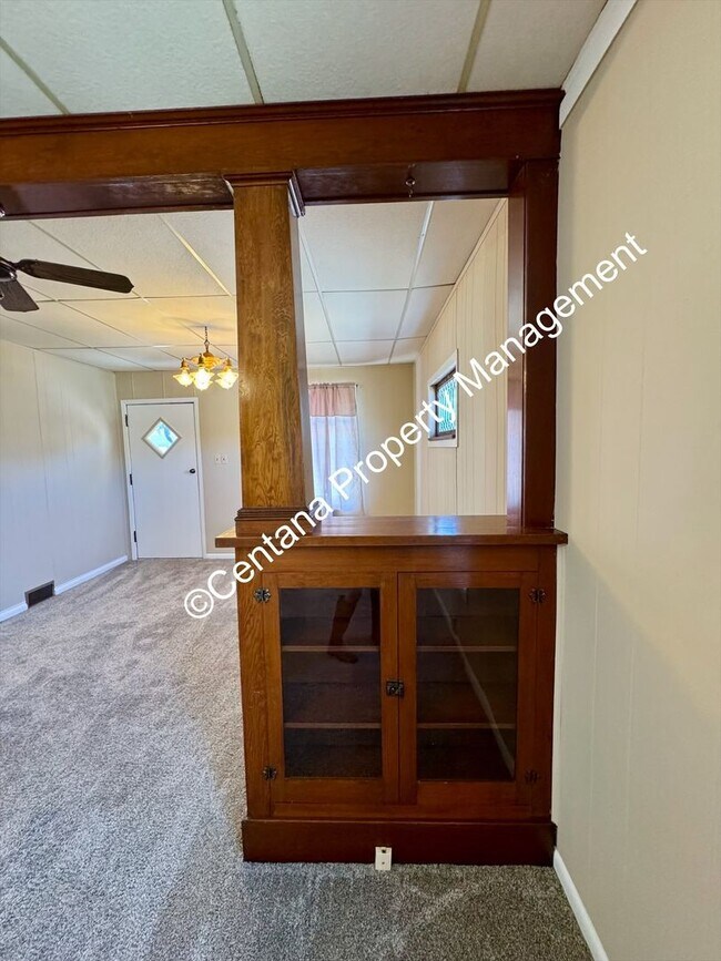 Building Photo - Huge 3 bedroom house with 2 bonus rooms an...