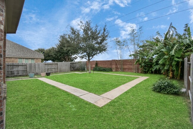 Building Photo - 17510 Woodfalls Ln