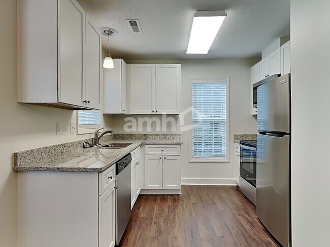 Building Photo - 5715 Regent Village Dr