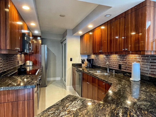 Building Photo - 3000 N Ocean Dr