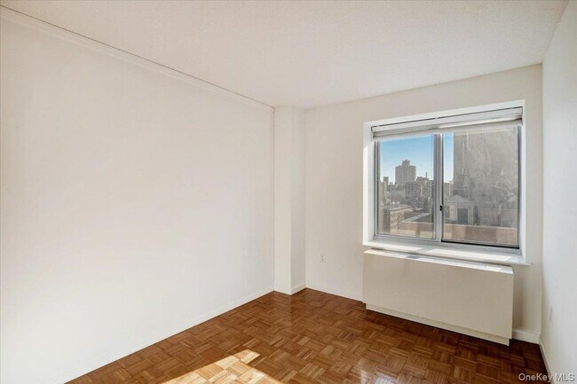 Building Photo - 300 W 135th St