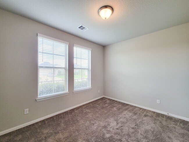 Building Photo - Quiet Cul De Sac! Tray Ceiling in Family & Primary suite. Wood Like Tile, Modern Gray Walls, Grea...
