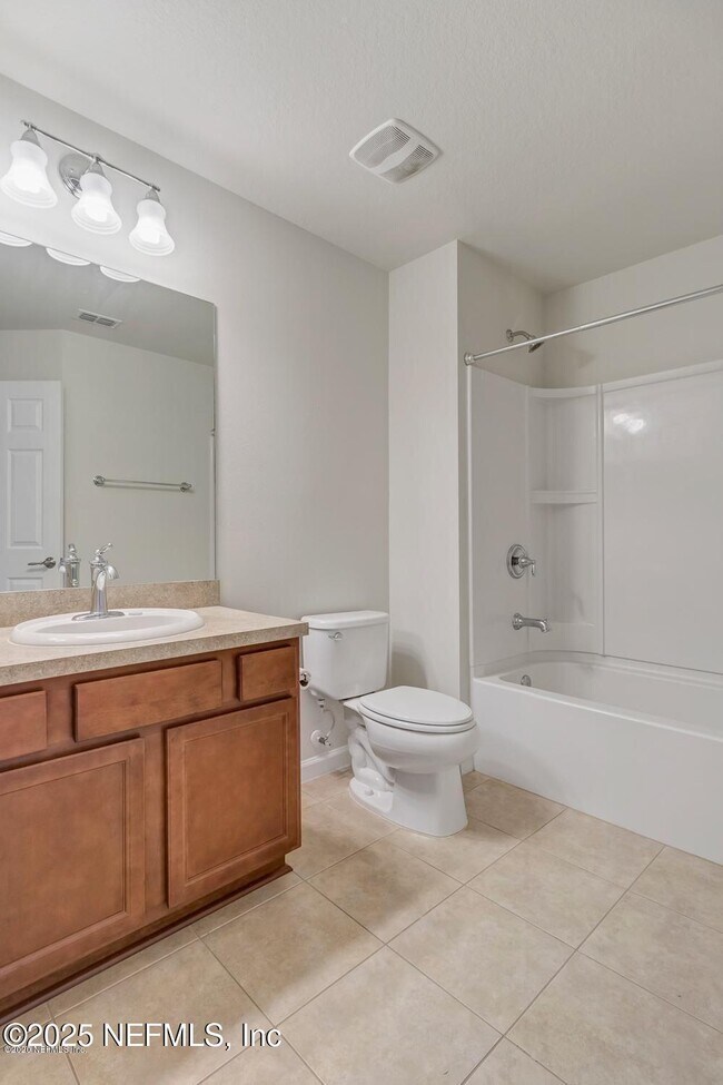 Building Photo - 6920 Roundleaf Dr