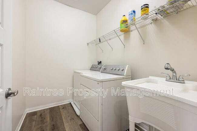 Building Photo - 1735 Avenida Regina