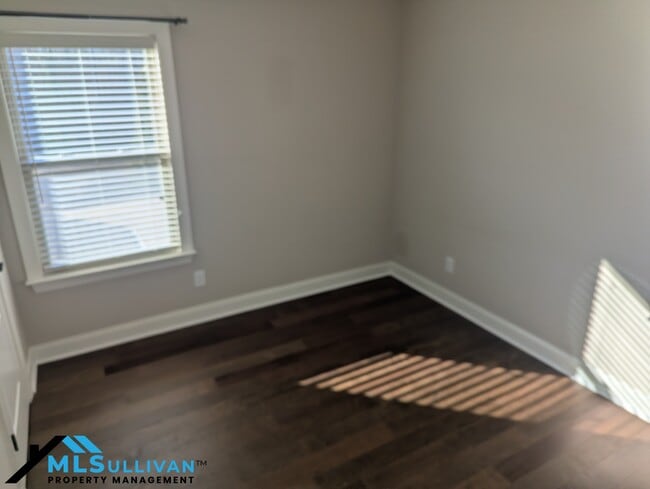 Building Photo - 833 Poplar St