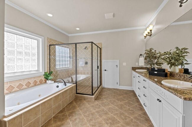 Building Photo - Stunning Newly Remodeled 5BD, 4BA Raleigh ...