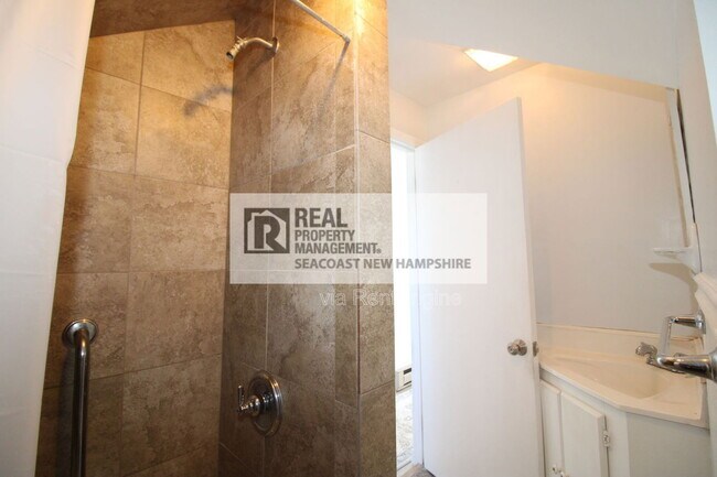 Building Photo - 4 Ashworth Ave