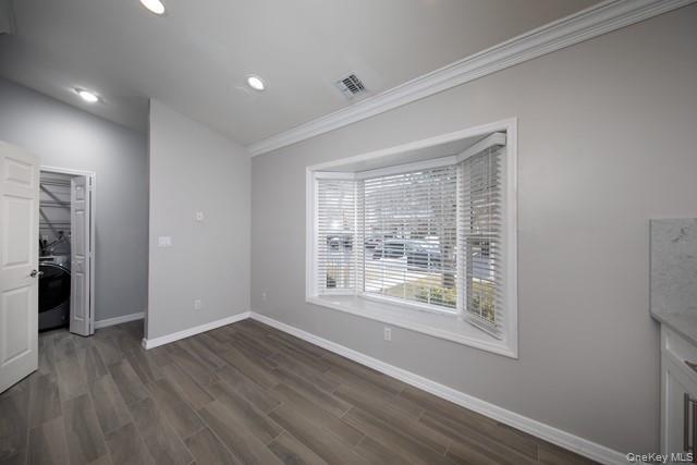 Building Photo - 109 Village Green Dr