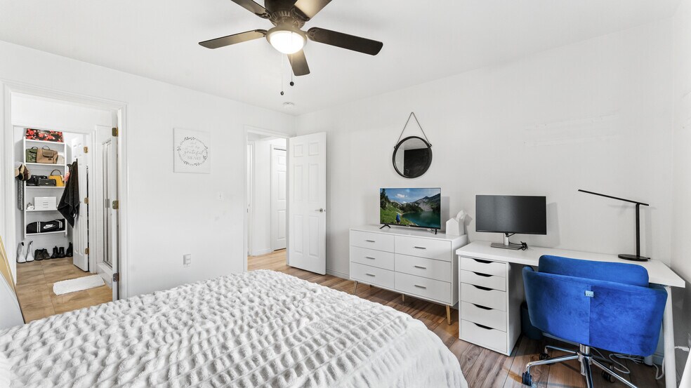 Building Photo - 9225 S Jefferson Cv