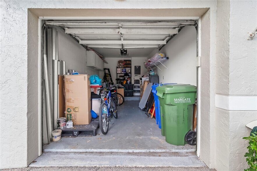 Building Photo - 7464 Pinewalk Dr S