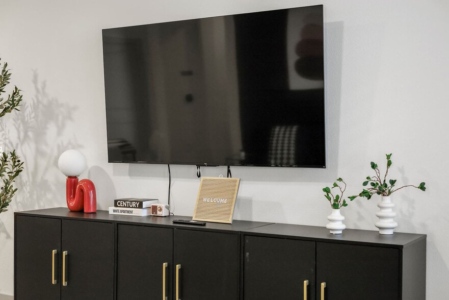 Building Photo - 13701 Montfort Dr