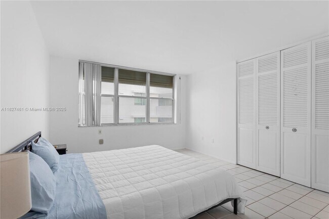 Building Photo - 9440 W Bay Harbor Dr