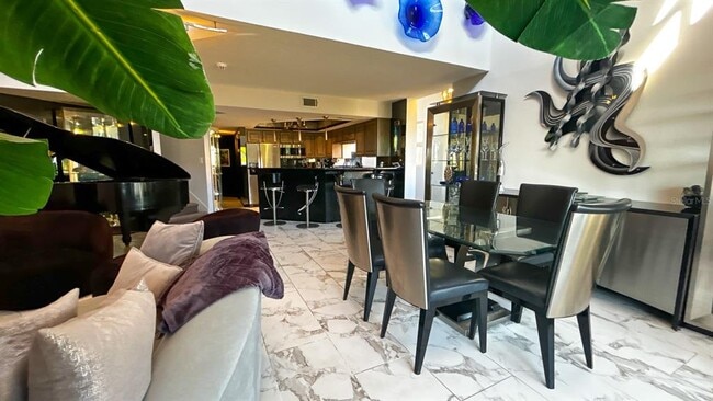 Building Photo - 1635 Royal Palm Dr S