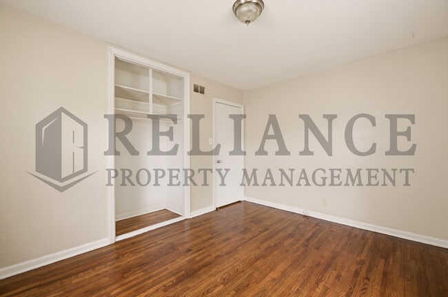Building Photo - 2151 S Green St