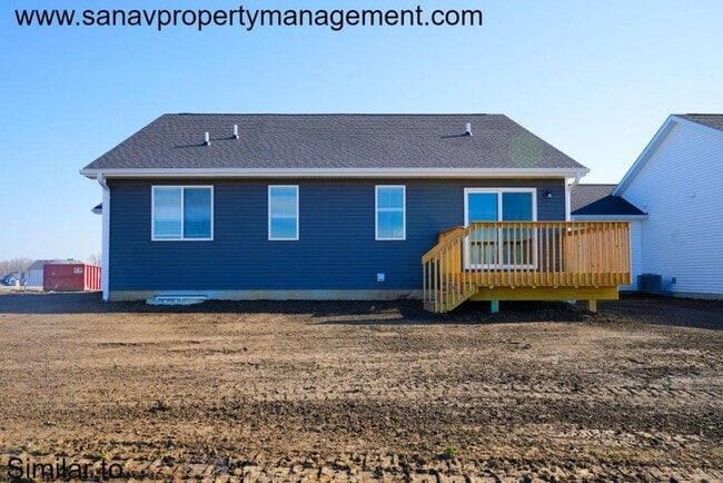 Building Photo - Discover Modern Elegance in West Des Moines