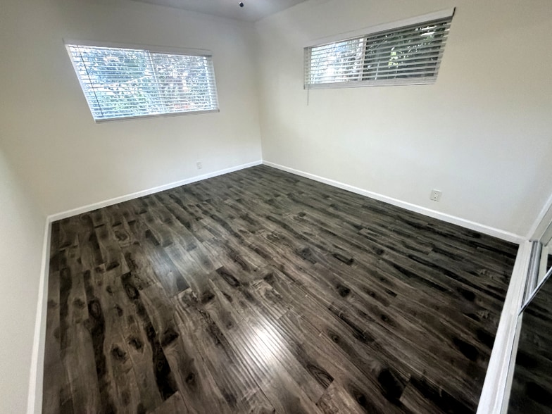 Building Photo - 1040 N Sierra Bonita Ave