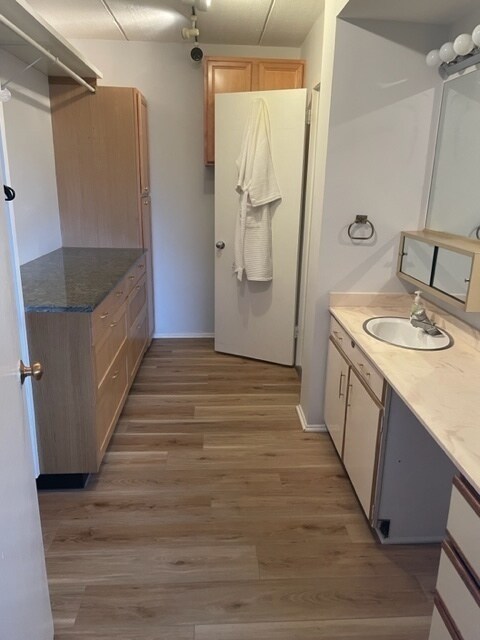 Building Photo - 1301 N Western Ave