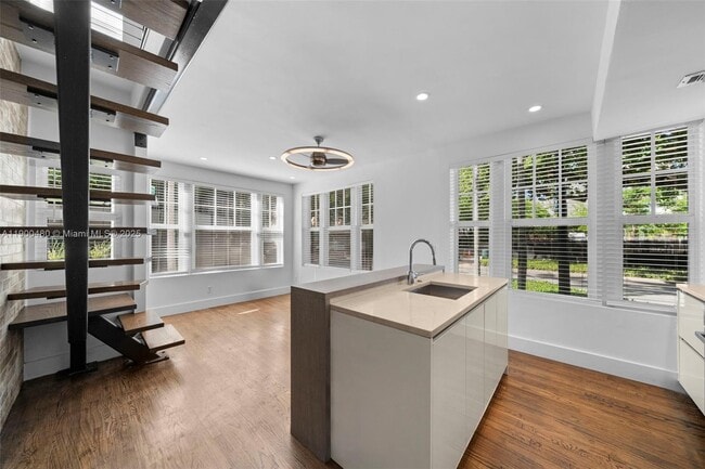 Primary Photo - 739 2nd St