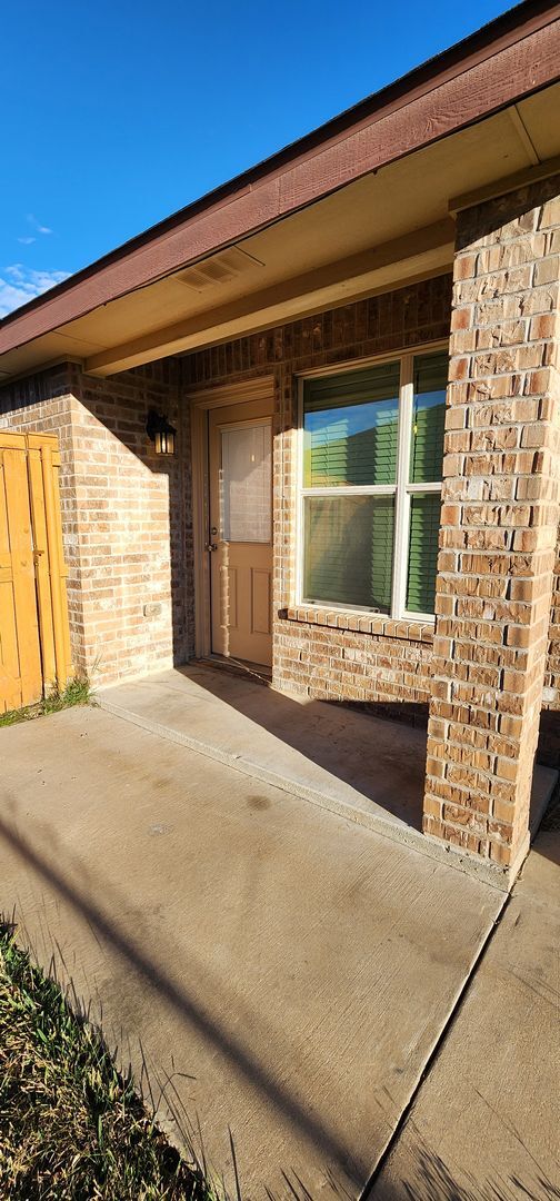 Building Photo - 3 Bed / 2 Bath Duplex - Bunny Trail Area -...