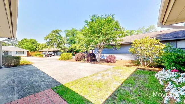 Building Photo - 1210 Smith Bay Cir W