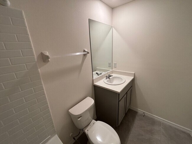 Building Photo - 8243 SW 67th Ave