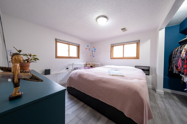 Building Photo - 14130 35th Ave N