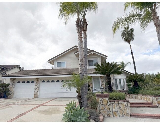 Building Photo - 19852 E Round Hill Ln