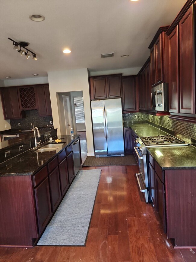 Building Photo - 2472 Lantana Ln