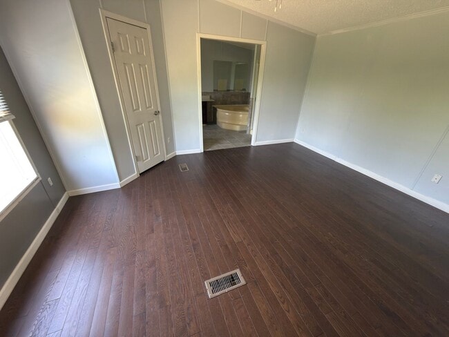 Building Photo - Christiansburg, 3 BR / 2 BA Available