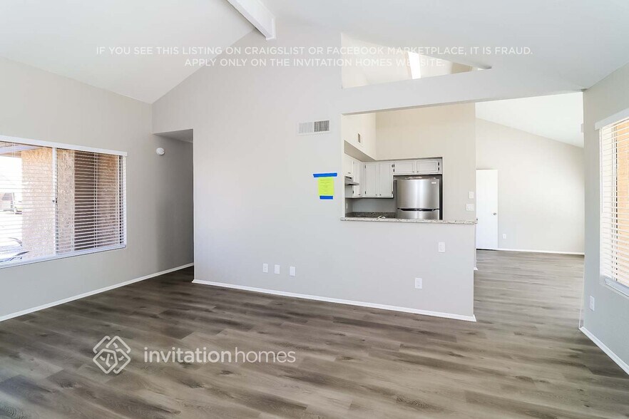Building Photo - 5331 W Voltaire Dr