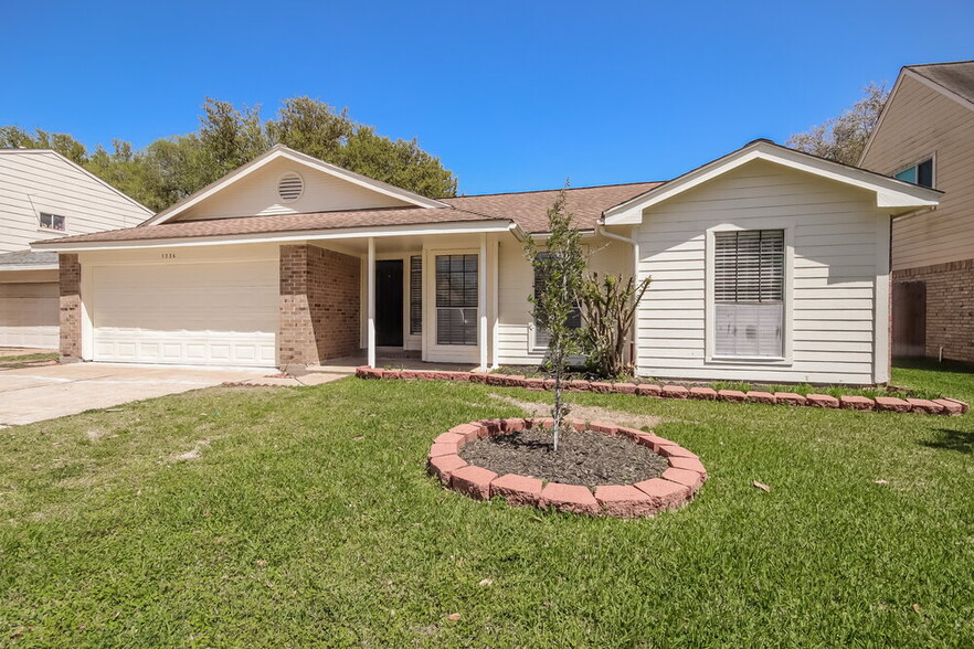Primary Photo - 1235 Park Ln