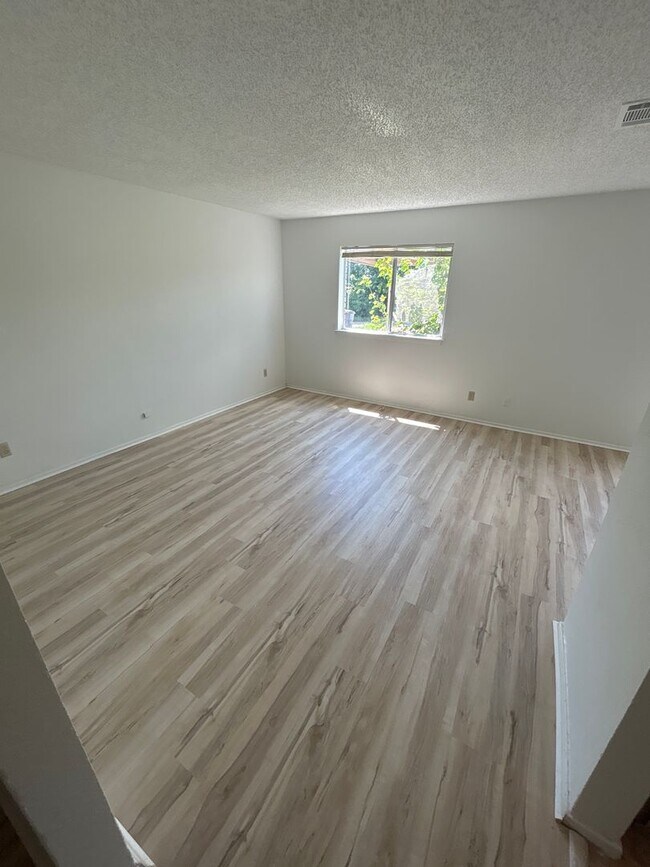 Building Photo - 5510 Brookview Ct
