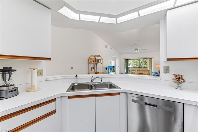 Building Photo - 887 Gulf Pavillion Dr