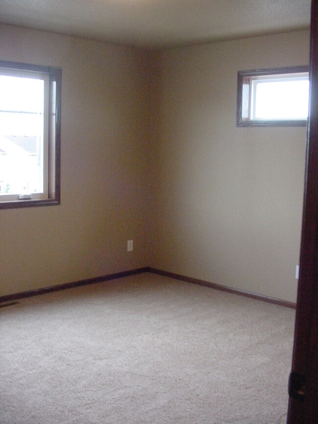 Building Photo - 1166 Santa Fe Ave