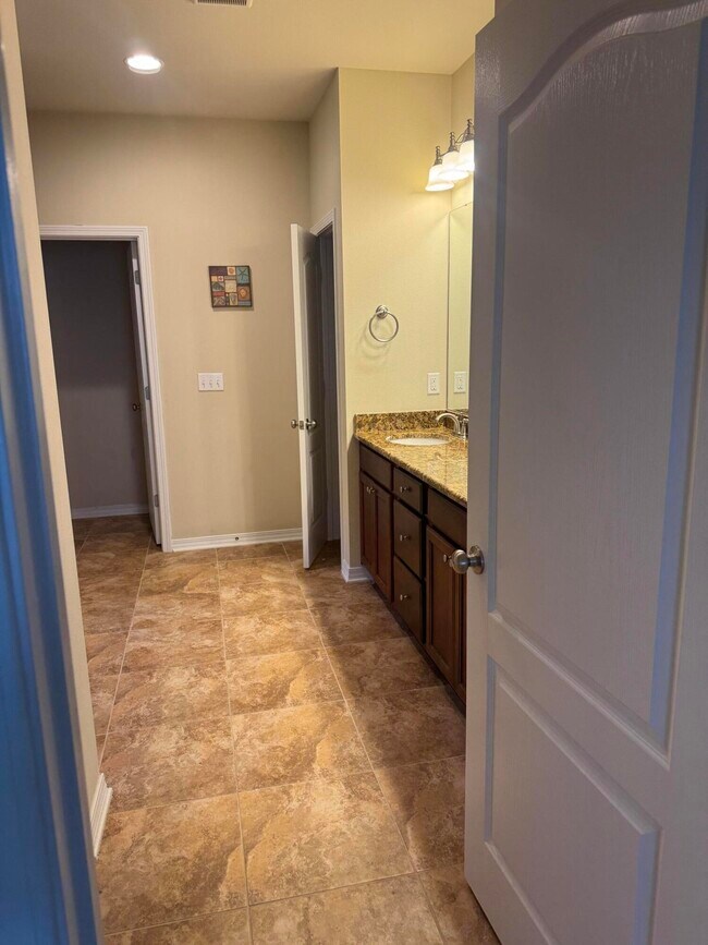 Building Photo - 156 Creve Core Dr