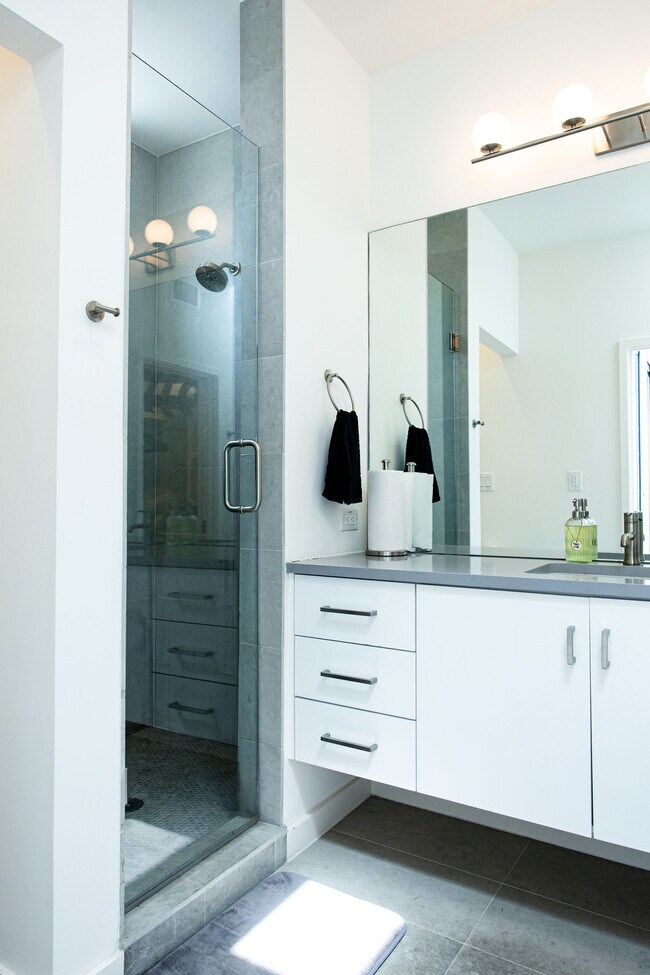 Building Photo - 507 S Park Dr