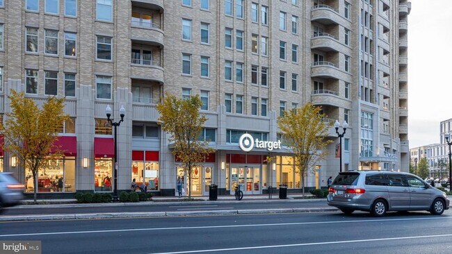 Building Photo - 851 N Glebe Rd