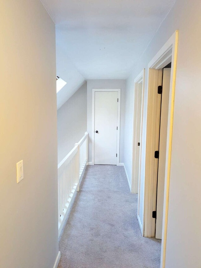 Building Photo - Stunning 2BR Townhome with Private Deck