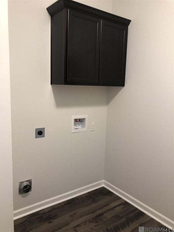 Building Photo - 26612 Parkwood Dr
