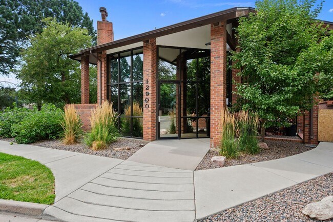 Building Photo - 2 Bed 2 Bath  in Heather Ridge