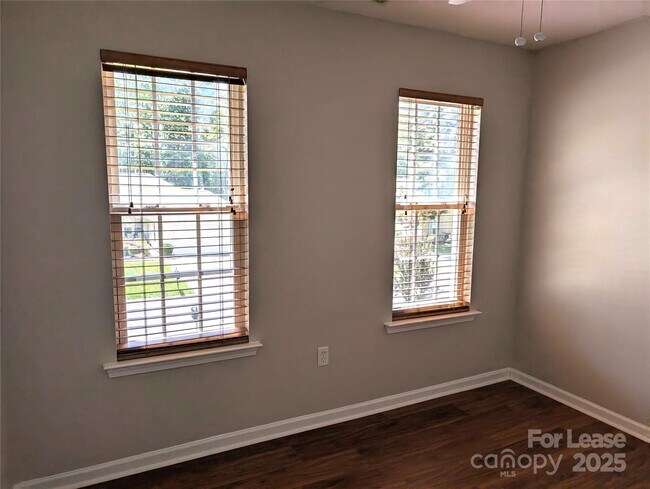 Building Photo - 9935 Redbud Tree Ct