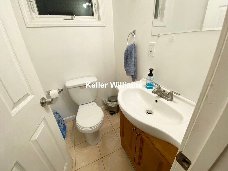 Building Photo - 93A Hillside St