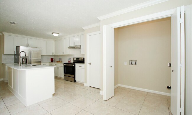 Building Photo - 6940 Foxmont Ln