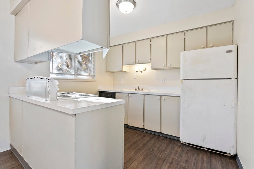 Building Photo - Emerald Grove