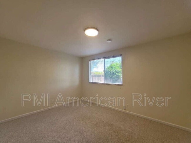 Building Photo - 881 Beardsley Dr