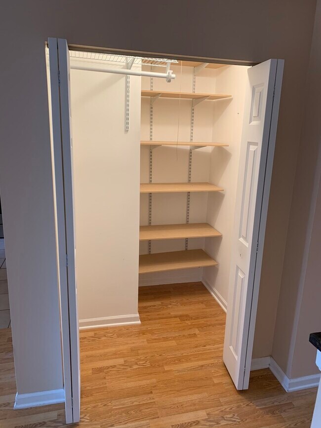 Building Photo - 412 Sandhurst Cir