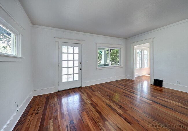 Building Photo - 6015-6017 SE 99th Ave