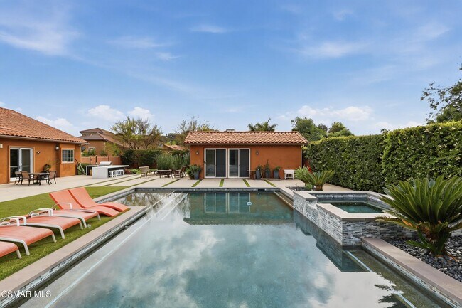 Building Photo - 9651 Sagebrush Ave